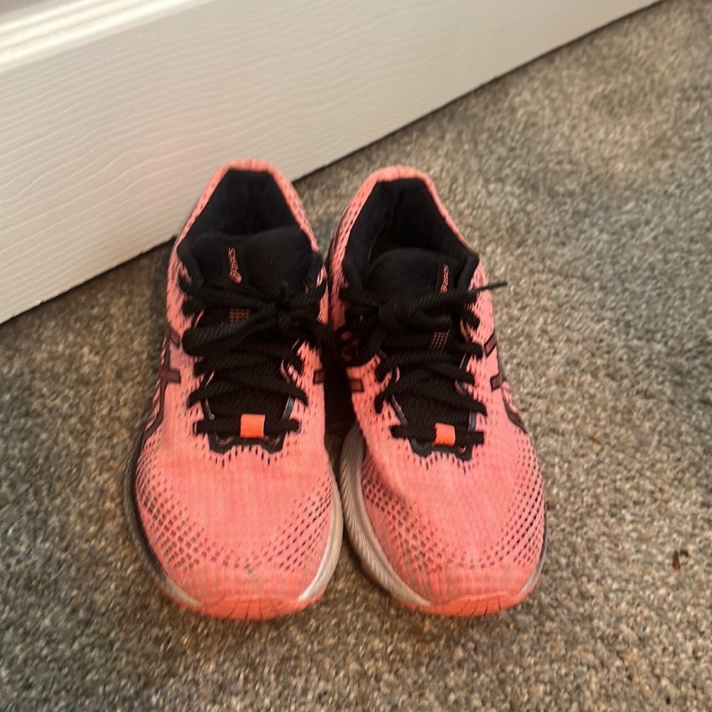 ASICS - Picture 2 of 4